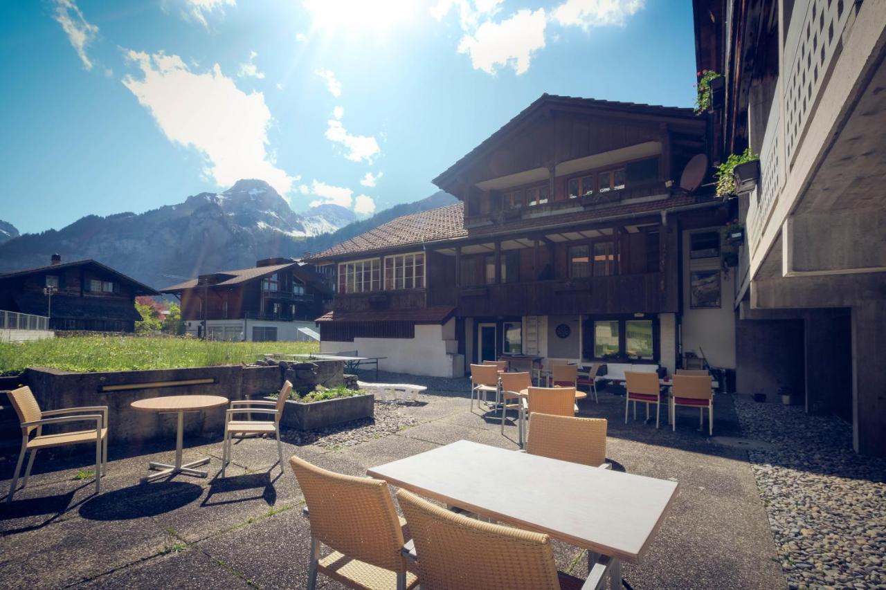 Hotel Alpina Кандерстег Екстериор снимка
