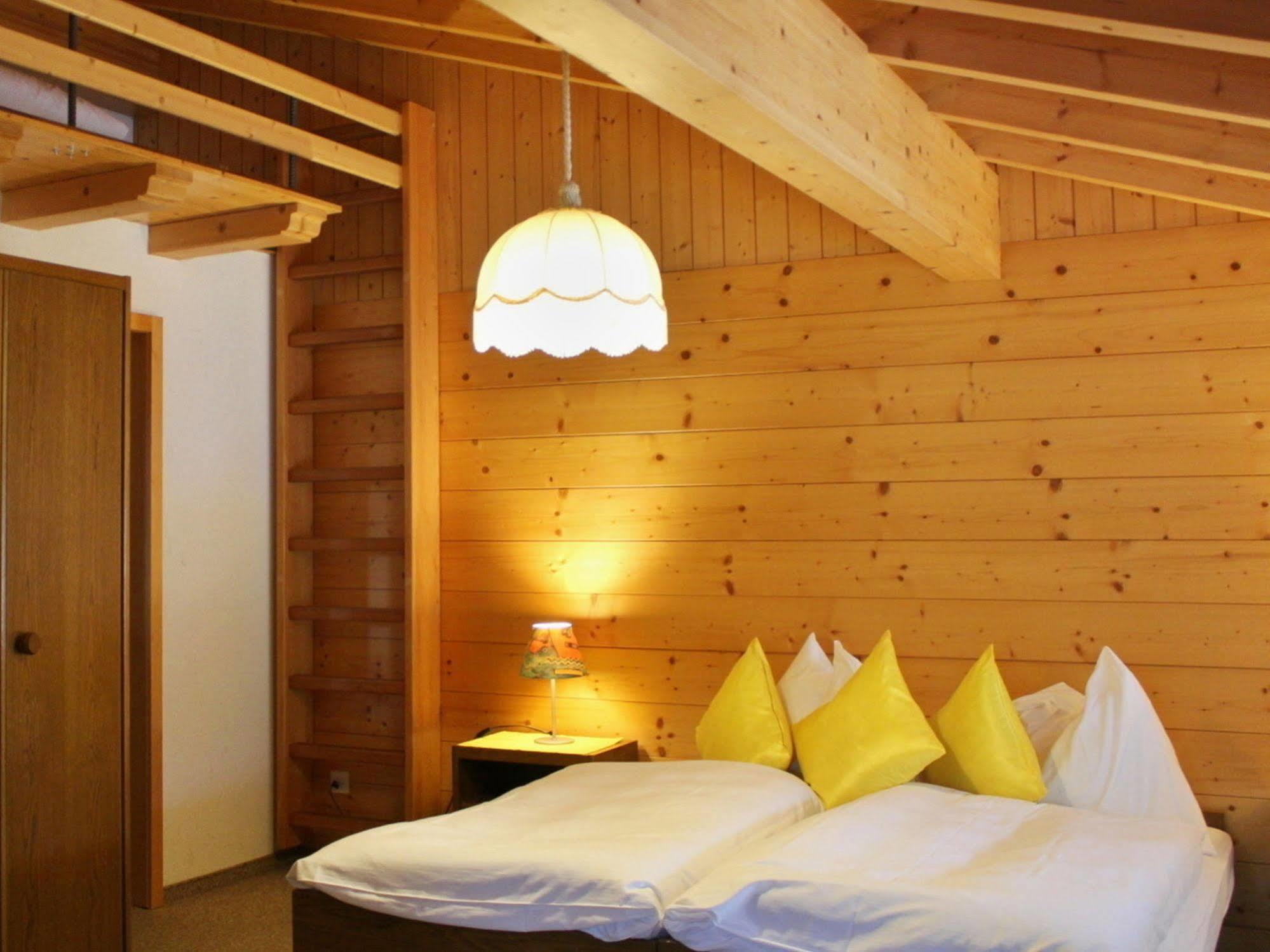 Hotel Alpina Кандерстег Екстериор снимка