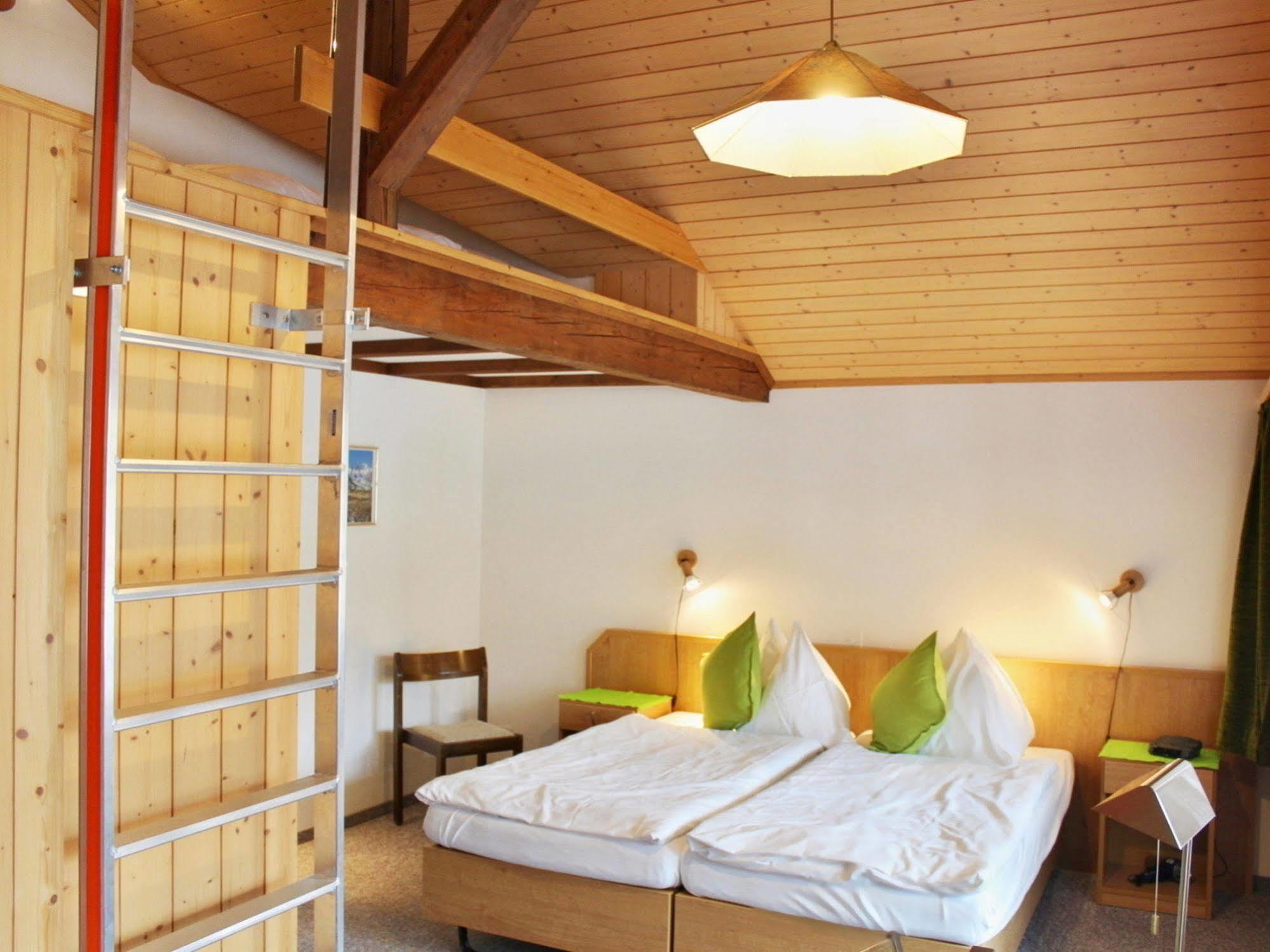 Hotel Alpina Кандерстег Екстериор снимка