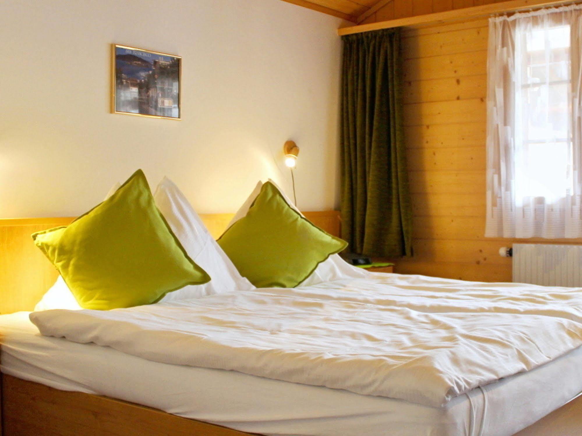 Hotel Alpina Кандерстег Екстериор снимка